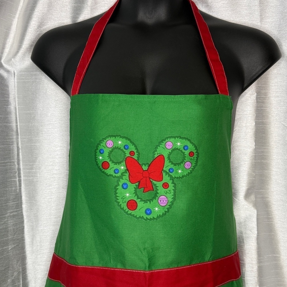 Disney Parks Holiday Apron Mickey Mouse Chipmunks Tie Back Green Pocket Adult